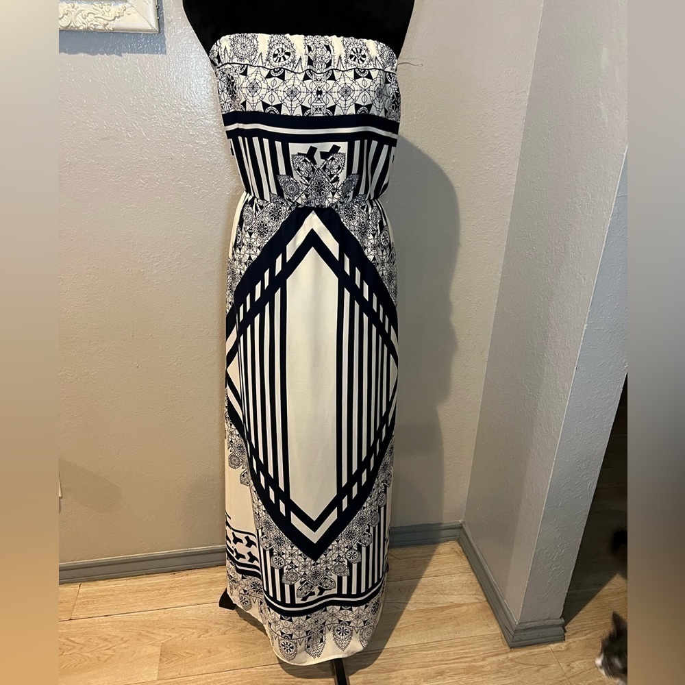 Dina be white and Navi blue maxi dress - Picture 3 of 6